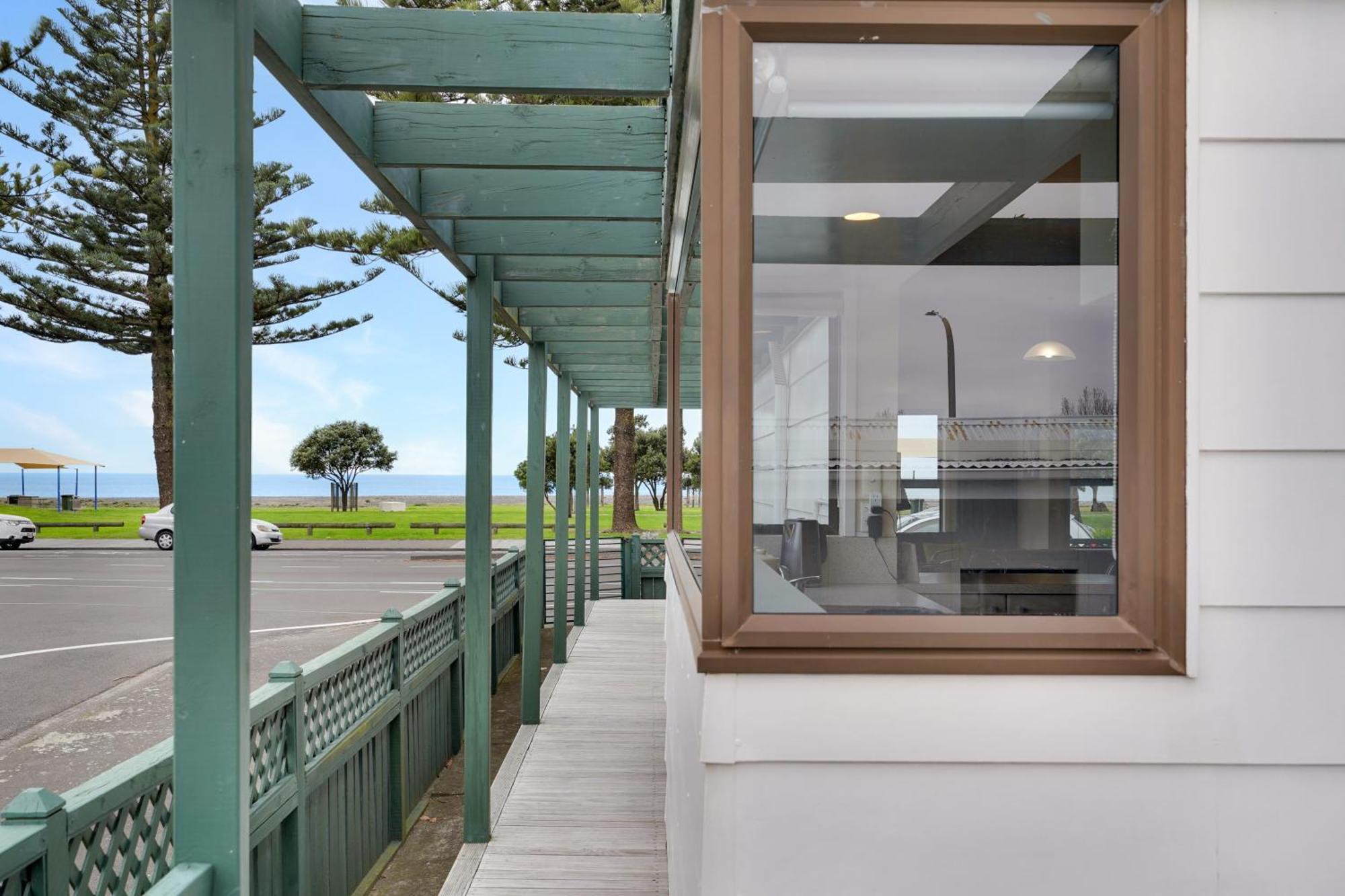 Hotel The Nautilus à Napier Extérieur photo The view from the kitchen