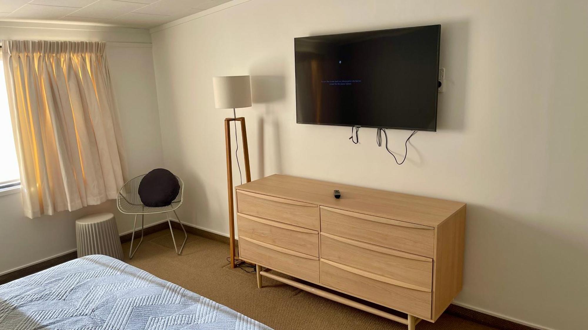 Hotel The Nautilus à Napier Extérieur photo A flat screen television mounted on a wall