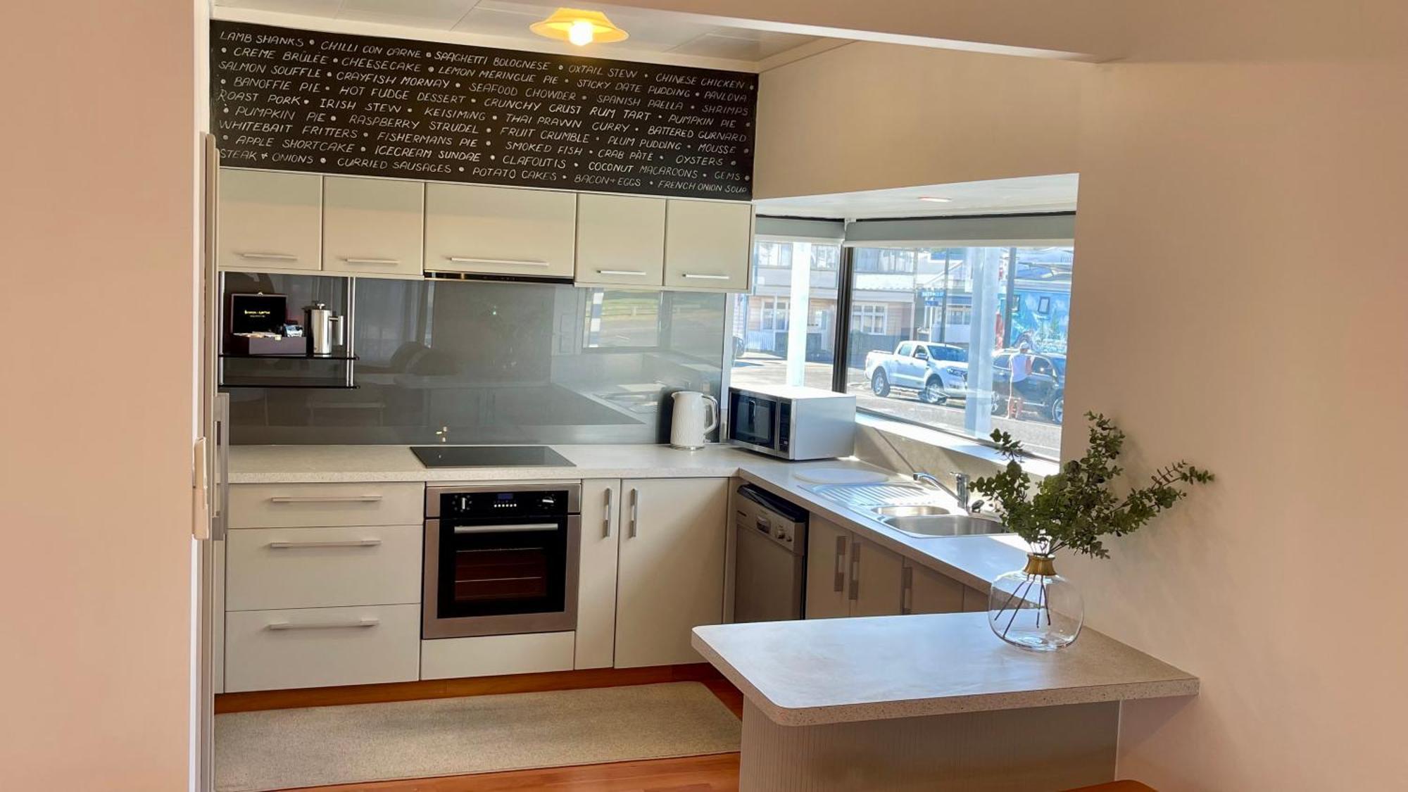 Hotel The Nautilus à Napier Extérieur photo A modern kitchen