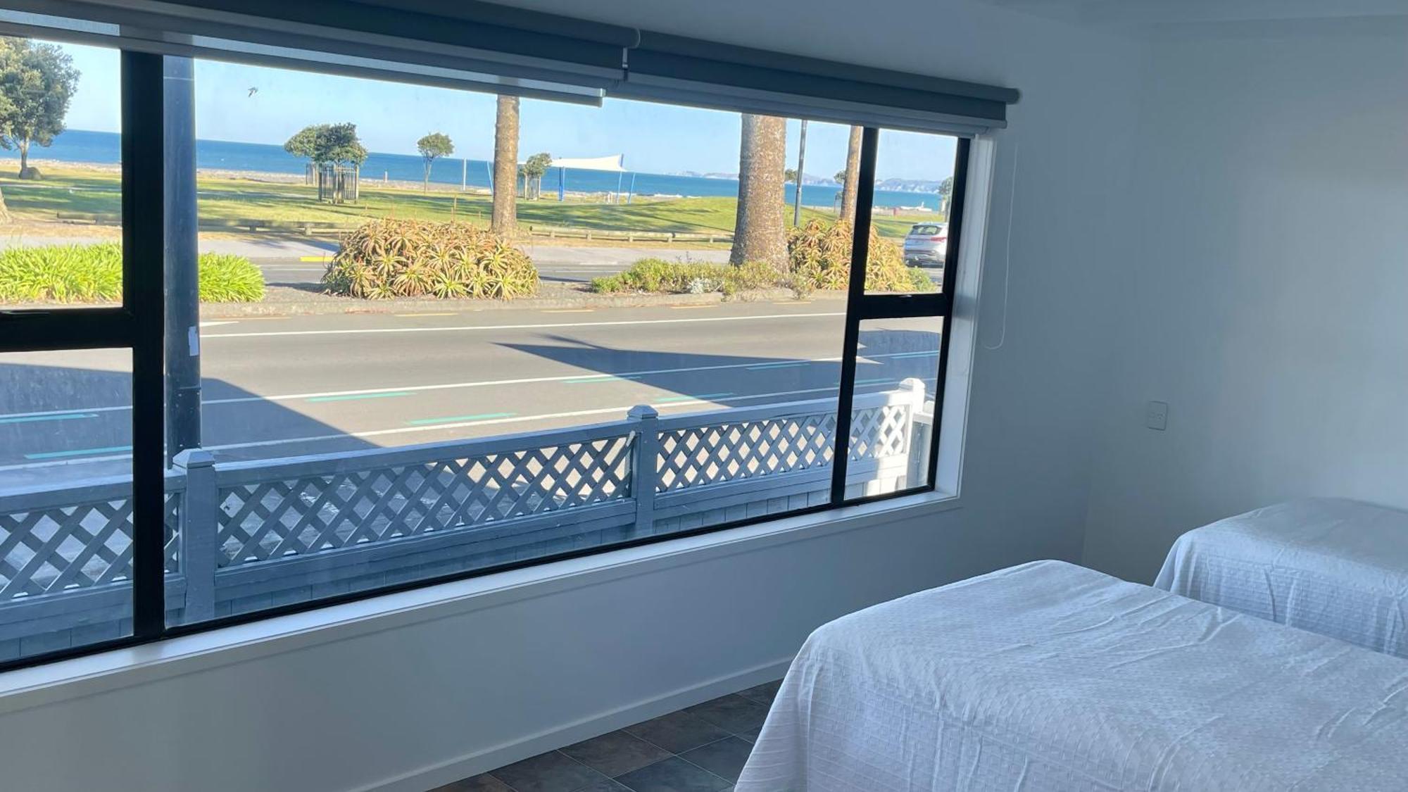 Hotel The Nautilus à Napier Extérieur photo View from a room at the hotel