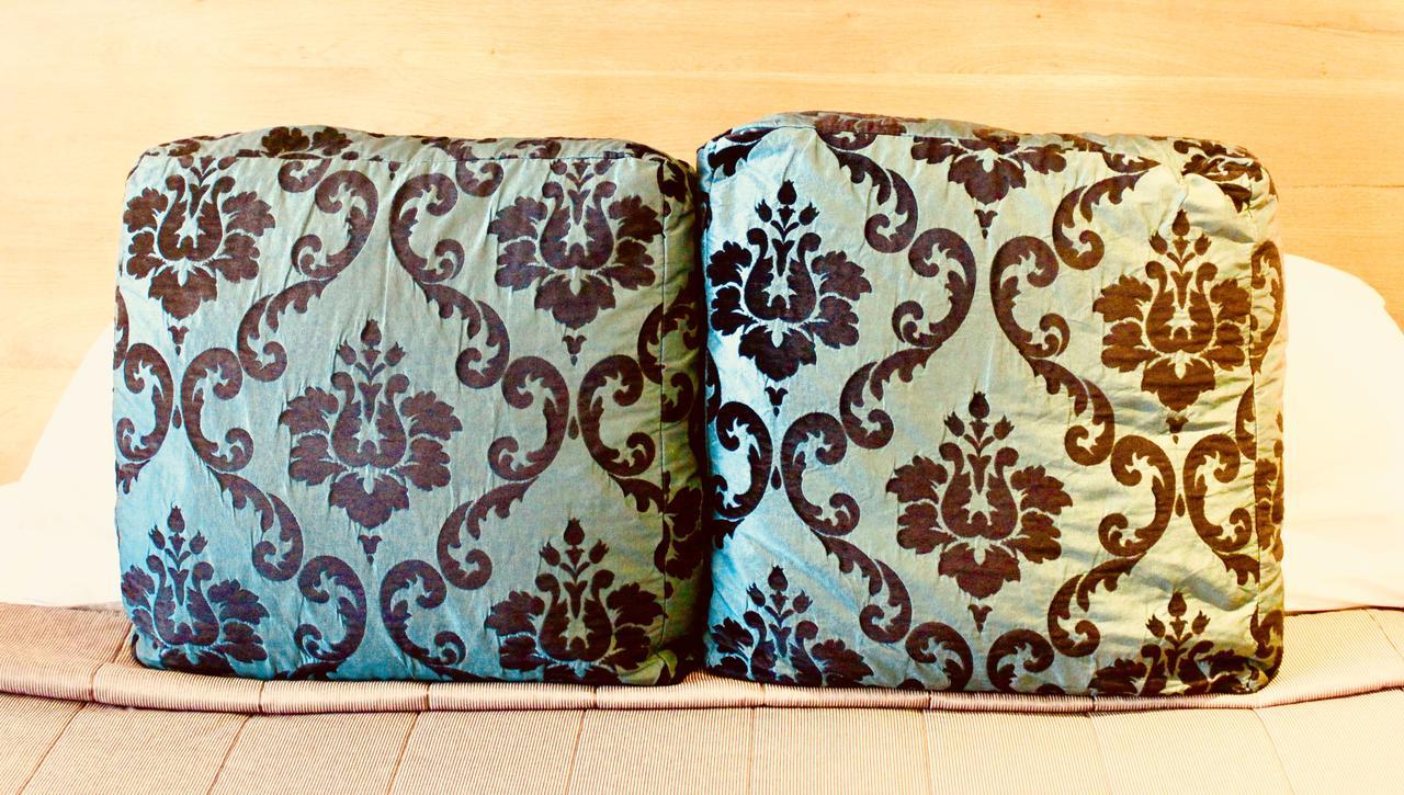 Hotel The Nautilus à Napier Extérieur photo A pair of cushions