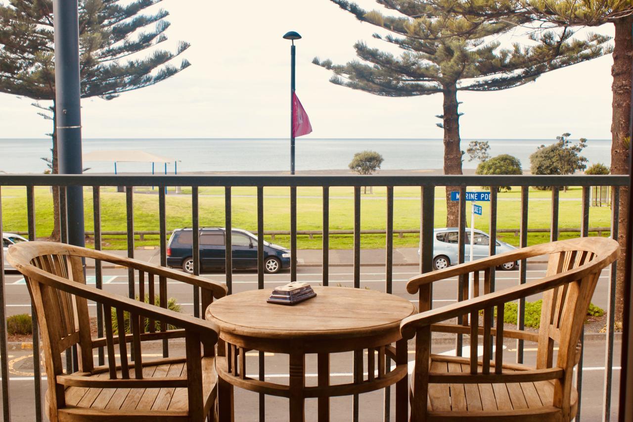 Hotel The Nautilus à Napier Extérieur photo A balcony