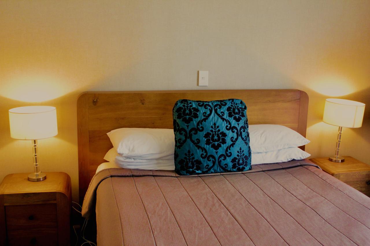 Hotel The Nautilus à Napier Extérieur photo A bed with a pillow