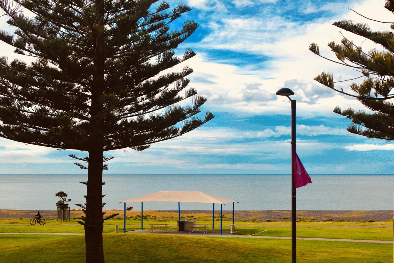 Hotel The Nautilus à Napier Extérieur photo Rainbow over the beach at Port Augusta